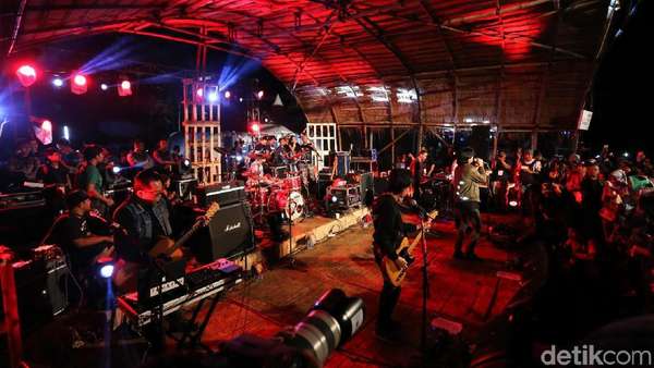 Aksi Sheila On 7 Tutup Kulfest 2017 Aksi Sheila On 7 Tutup Kulfest 2017