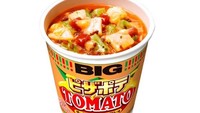 Ramen ini terinspirasi dengan rasa Italia. Kaldunya terbuat dari racikan tomat dan keju dengan paduan kentang, keju cheddar yang dipotong kotak dan potongan daging. Sluurp! Mau coba? Foto: Istimewa