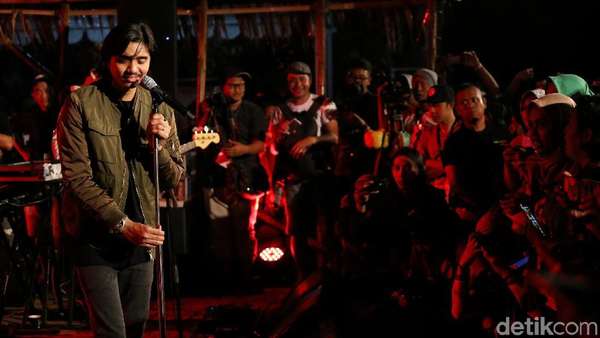 Aksi Sheila On 7 Tutup Kulfest 2017 Aksi Sheila On 7 Tutup Kulfest 2017