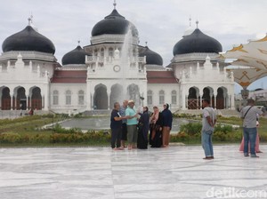 Polisi Syariah Aceh Pasang Baliho Larangan Rayakan Tahun Baru