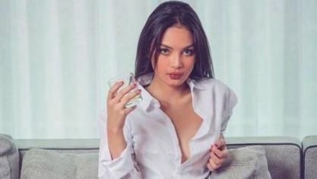 Erika Carlina.
