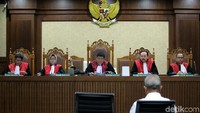 Majelis hakim menyatakan Dudung terbukti terlibat korupsi dalam proyek pembangunan rumah sakit Universitas Udayana dan proyek Wisma Atlet, Sumatera Selatan.