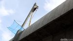 Tiang Listrik Mulai Dipasang di Jembatan Layang MRT