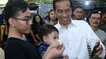 Mampir ke Ucok Durian, Begini Ekspresi Jan Ethes Mencicip Durian Bersama Jokowi!