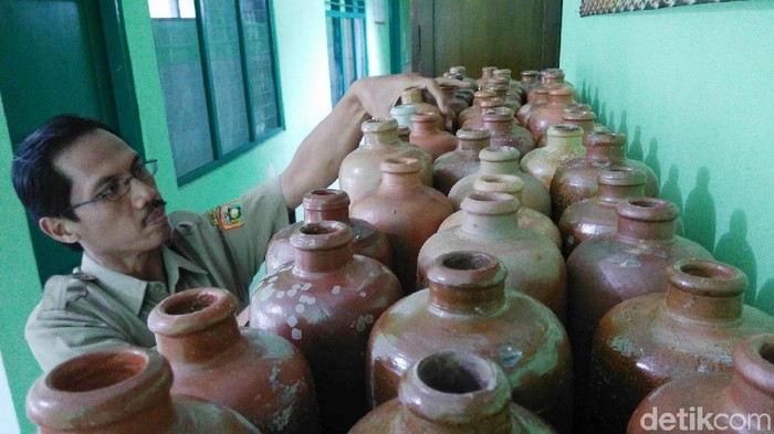 Puluhan Botol Keramik Abad ke 18 Ditemukan di Purworejo