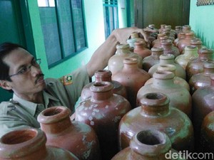 Puluhan Botol Keramik Abad ke 18 Ditemukan di Purworejo