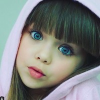 Salah satu hal yang paling menonjol dan mencuri atensi adalah bola mata yang dimiliki oleh Anastasiya. Ia memiliki mata biru yang sangat indah dan mencuri atensi.Foto: Instagram