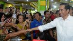 Mampir ke Ucok Durian, Begini Ekspresi Jan Ethes Mencicip Durian Bersama Jokowi!