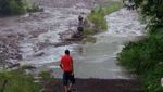 Foto: Penampakan Lahar Dingin yang Keluar dari Gunung Agung