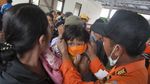 Foto: Hujan Abu Gunung Agung, Warga Bali Gunakan Masker