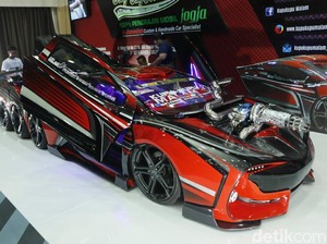 Makin Liar, Yaris Ini Jadi Mobil 8 Roda