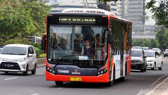 Uji coba bus Metrotrans rute Harmoni-Bundaran Senayan telah dilakukan. Bus ini rencananya akan menggantikan angkutan Metromini di Jakarta.