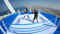 Sambil bertinju, bisa melihat lanskap keindahan Dubai dari ketinggian. Ada pantai, gedung-gedung pencakar langit sampai gurun pasir (Dubai Tourism)
