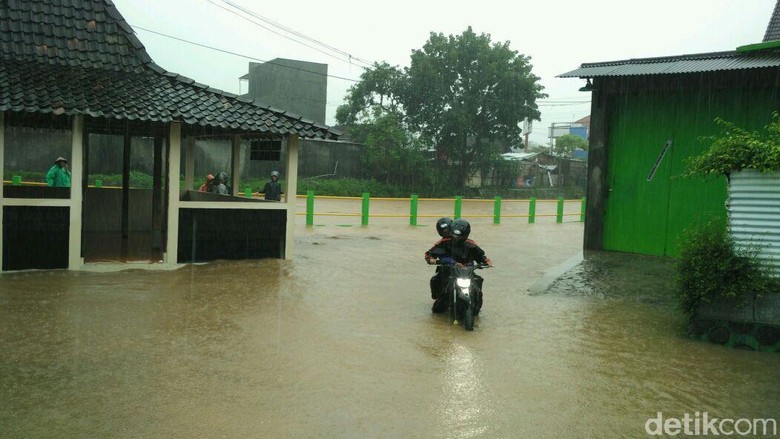 Diterjang Banjir, 11 Titik Jaringan Listrik di Gunungkidul Rusak Diterjang Banjir, 11 Titik Jaringan Listrik di Gunungkidul Rusak