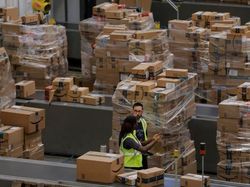 Pekerja Gudang Toko Online Ini Dibayar Ratusan Ribu Per Jam