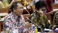 Menkominfo Rudiantara juga menjelaskan mengenai registrasi ulang kartu prabayar yang dianjurkan oleh Kominfo.