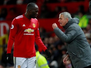 Neville Sebut Mourinho Lebih Oke daripada Van Gaal, Ini Alasannya