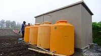 Air bersih ditampung dalam tandon air sebelum dialirkan ke rumah warga yang saat ini sudah mencukupi tidak kurang dari 500 kepala keluarga.