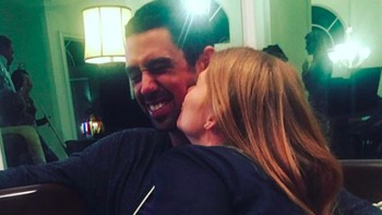 Jennifer juga pamer kemesraan di Instagram dengan mencium Nayel. Foto: Instagram