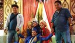 Pose-pose Happy Pria Beristri 3 di Pelaminan