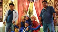 Sebelumnya, Suherwin memiliki dua istri, yakni Nunung Nurjanah (31) dan Mimin Siti Aminah (30). Menurut kakak Siti Solihatun Nafisah, Kamalludin, pernikahan Suherwin dan Siti Solihatun atas kehendak Nunung. (Istimewa).