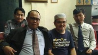 Polisi juga menyerahkan barang bukti dari mulai laptop hingga akun Facebook Jonru yang telah disita. (Foto: Istimewa)