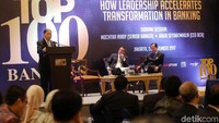 Mochtar Riady memberikan pemaparan saat menjadi pembicara kunci seminar bertajuk How Leadership Accelerates Transformating In Banking.