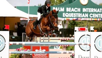 Eve bercita-cita jadi atlet berkuda profesional. Dia sering ikut lomba. Foto: Instagram