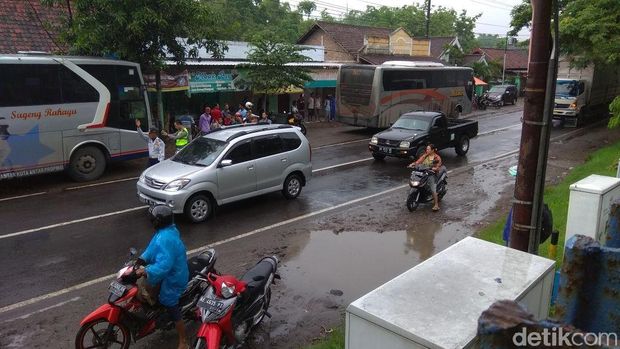 Kecelakaan dua bus di Magetan/