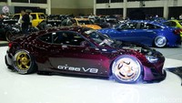 Untuk ruangan mesin Toyota 86 ini memang terbilang besar karena aslinya pakai mesin boxer. Jadi, tak ada ubahan-ubahan yang signifikan untuk memasukkan mesin V8 ke Toyota 86 ini.