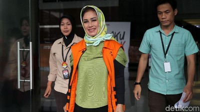 Bunda Sitha Kembali Diperiksa KPK