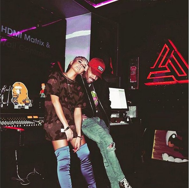 Keduanya semakin dekat lantaran terlibat dalam sebuah proyek kolaborasi musik. (Foto: dok Instagram Chris Brown)