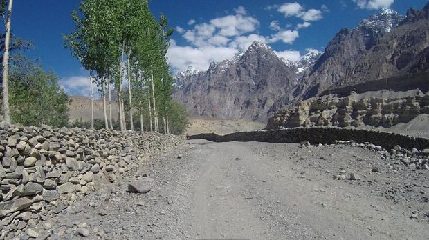 Desa Terakhir di Pakistan, Suka Bersedekah