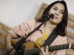 Sheryl Sheinafia Buat Video Vertikal untuk Sweet Talk