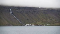 Salah satu objek wisata yang populer adalah air terjun Djupavíkurfoss (Visit Westfjords)