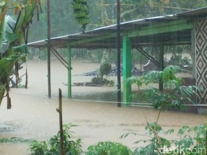 Diterjang Banjir, Ratusan Warga di Gunungkidul Mengungsi