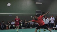 Kevin/Marcus akhirnya menang 21-13, 16-21, dan 27-15 dalam pertandingan ekshibisi melawan Menpora Imam/Deden. (dok. Kemenpora)