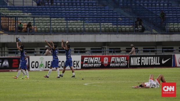 PSIS Semarang mengalahkan PSMS Medan 4-1. (