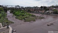 Akibat letusan Gunung Agung, sungai ini dialiri oleh aliran lahar dingin. (David/detikTravel)