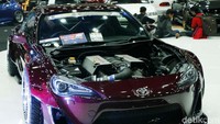 Ican, builder dari bengkel Platinum, mengatakan modifikasi mobil ini mencakup semua sektor. Secara keseluruhan, mobil ini menerapkan konsep ala Rocket Bunny versi 1.