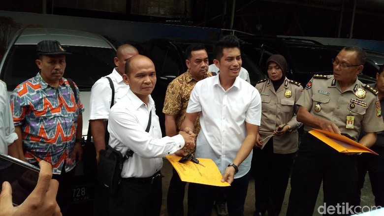 Polisi Serahkan 5 Mobil Objek Fidusia ke Pihak Leasing dan Asuransi Polisi Serahkan 5 Mobil Objek Fidusia ke Pihak Leasing dan Asuransi