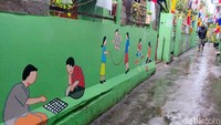 Kampung tersebut terletak di RW 7 Kelurahan Kebon Pisang, Kecamatan Sumur Bandung, Kota Bandung.