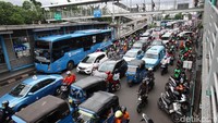 Kemacetan panjang pun terjadi.