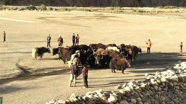 Desa Terakhir di Pakistan, Suka Bersedekah