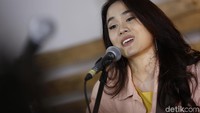 Sheryl juga senang karena Rizky Febian dan Chandra Liow suka dengan Sweet Talk. Foto: Muhammad Ridho