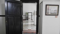 Traveler pun banyak yang berfoto di berbagai sisi Lawang Sewu (Kurnia/detikTravel)