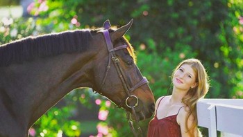 Dan Jennifer juga demikian. Pose mereka bahkan hampir sama persis. Foto: Instagram