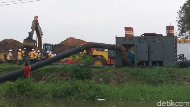 Banjir di Porong lama dialirkan ke pond penampungan lumpur/
