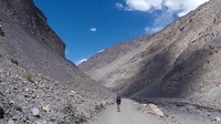 Desa Shimshal disebut desa terujung di Pakistan, karena di perbatasan Pakistan-China. Traveler hanya dapat mencapainya melalui satu jalan berbatu sampai ke Pegunungan Distegill Sar dan Karun Kuh (BBC Travel)