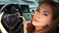 Keinginannya menjadi montir tidak lepas dari keluarganya, karena usut punya usut ternyata Pinay berasa dari keluarga mekanik, mungkin itu salah satu wanita 21 tahun ini mau bekerja jadi montir. Instagram/tantinmeneses09.